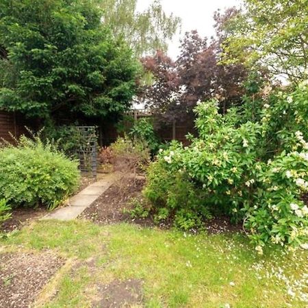Spacious Family Bungalow With Garden For Up To 7 Epsom Exterior photo